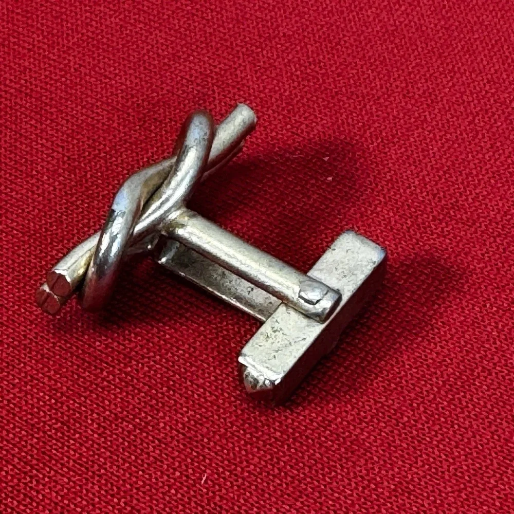 Single‎ Vintage Anson Gold Tone Knotted Cuff Link